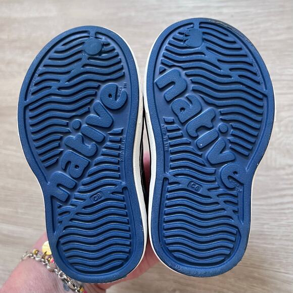 Native Miles Print Shoes Boys Size 6 Frontier Blue Shell White Lightning Slip On - Picture 8 of 9